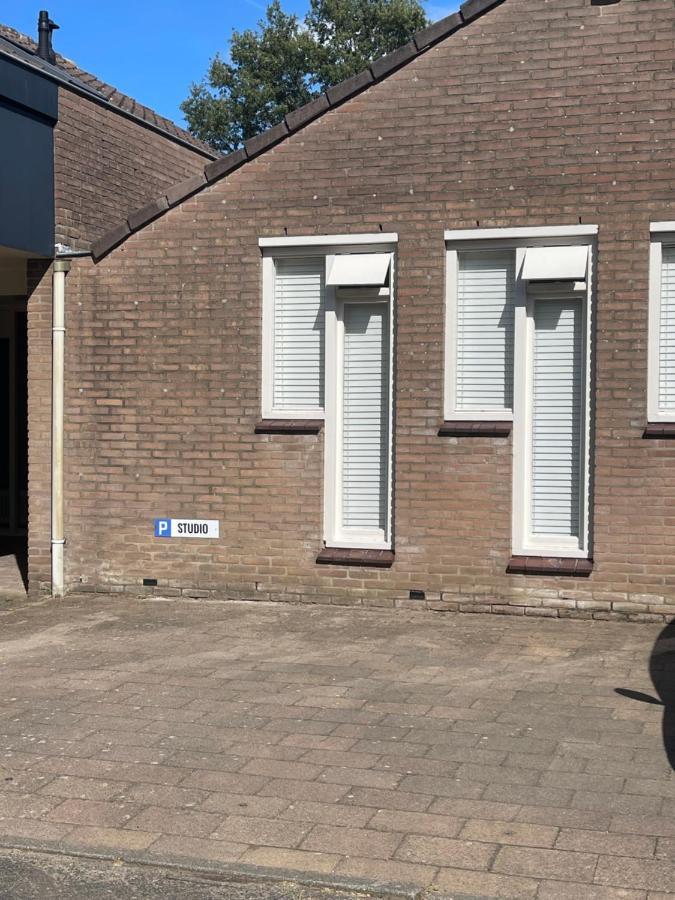 Gezellige Knusse Studio Met Bubbelbad Huizen Exterior photo